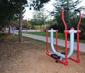 Nous aparells de gimnàstica al carril bici-vianants