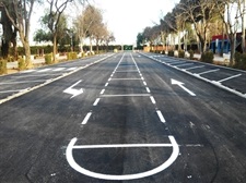Nou asfaltat per a l'aparcament nord del poliesportiu