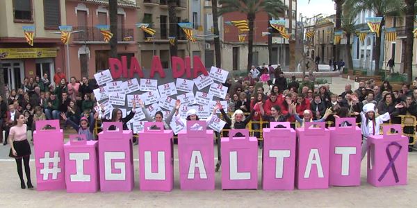 FALLES 2019 - Cavalcada Ninot Infantil - Falla Plaça País Valencià